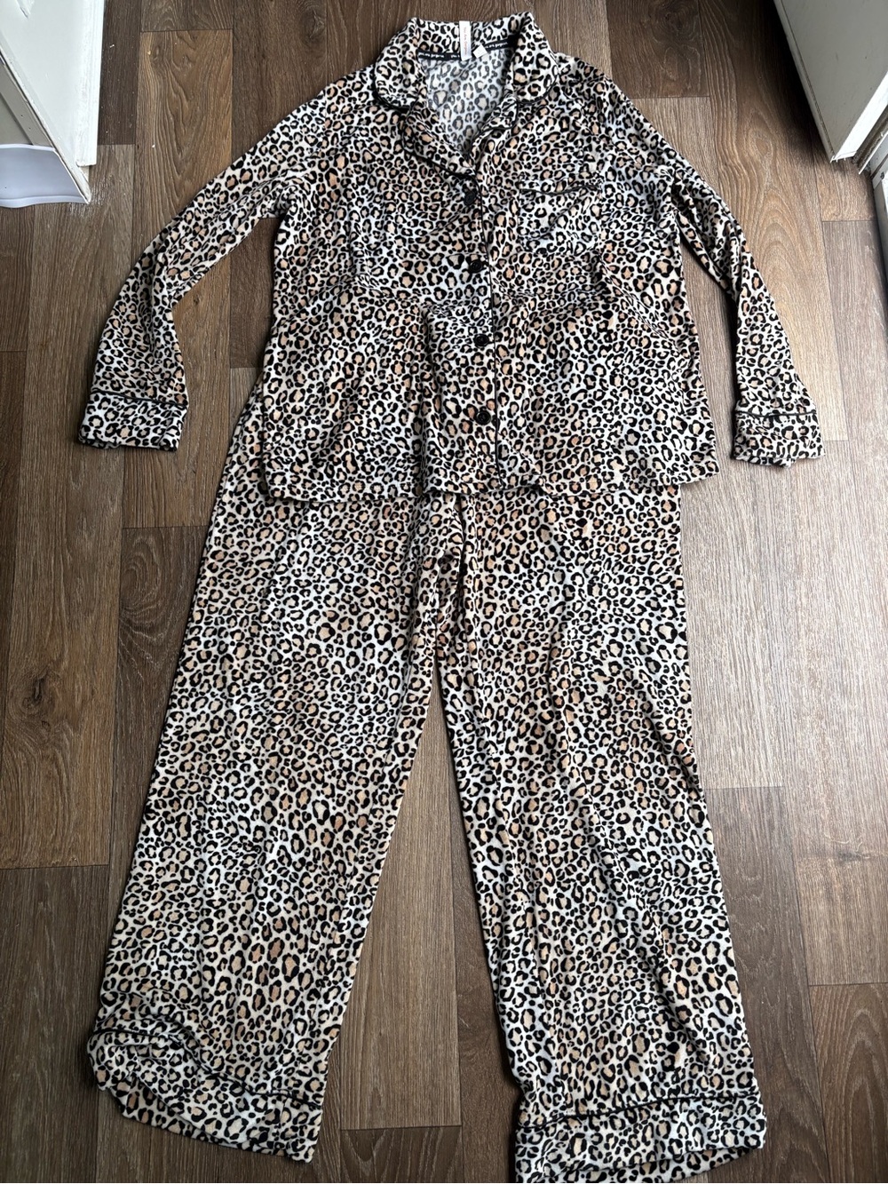 Leopard Print Women's Pajama Set - Cream/Black/Tan